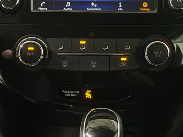 2018 Nissan Rogue - image 22