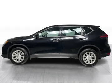 2018 Nissan Rogue - image 9
