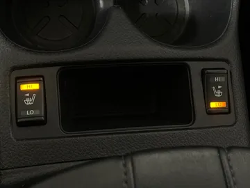 2018 Nissan Rogue - image 24