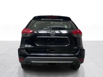 2018 Nissan Rogue - image 11