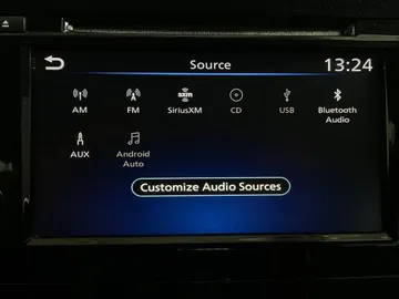 2018 Nissan Rogue - image 6