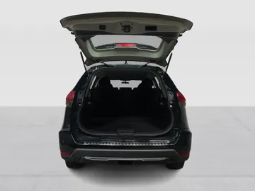 2018 Nissan Rogue - image 12