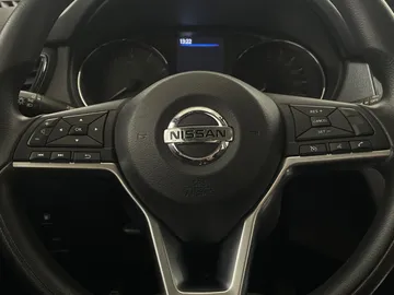 2018 Nissan Rogue - image 16