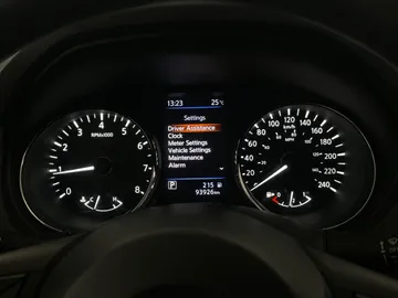 2018 Nissan Rogue - image 17
