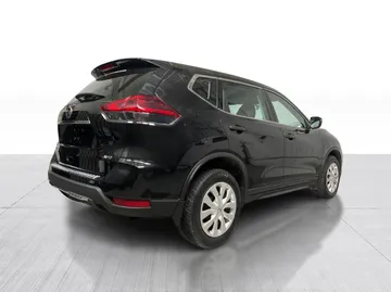 2018 Nissan Rogue - image 13