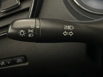 2018 Nissan Rogue - image 15