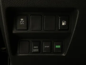 2018 Nissan Rogue - image 20