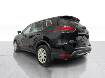 2018 Nissan Rogue - image 10
