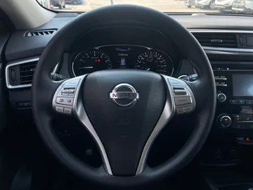 2016 Nissan Rogue - image 16