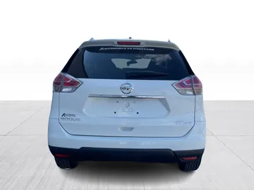 2016 Nissan Rogue - image 11