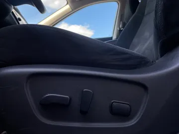 2016 Nissan Rogue - image 21
