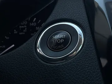 2016 Nissan Rogue - image 19