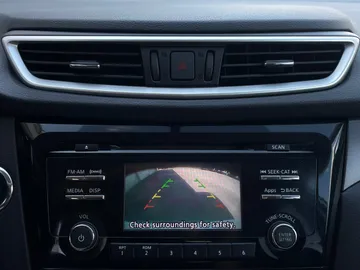 2016 Nissan Rogue - image 17