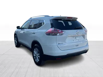 2016 Nissan Rogue - image 10