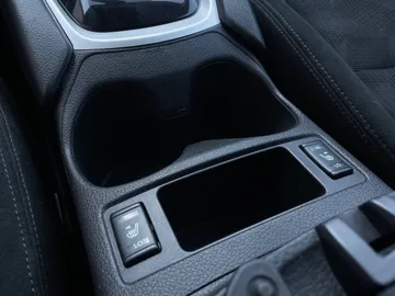 2016 Nissan Rogue - image 22