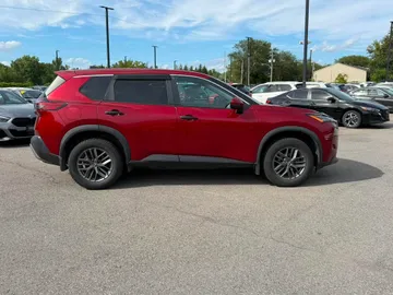 2022 Nissan Rogue - image 6