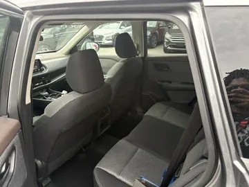 2022 Nissan Rogue - image 7