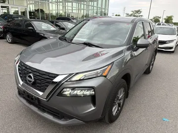 2022 Nissan Rogue - image 3