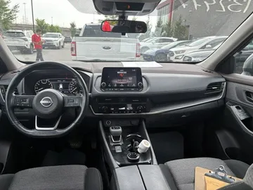 2022 Nissan Rogue - image 8