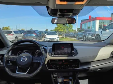2021 Nissan Rogue - image 9