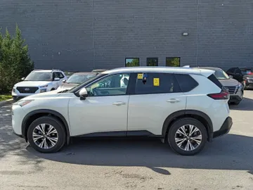 2021 Nissan Rogue - image 4
