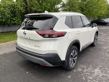 2021 Nissan Rogue - image 3