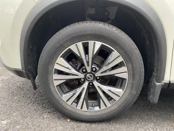 2021 Nissan Rogue - image 7