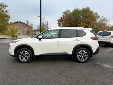 2021 Nissan Rogue - image 7