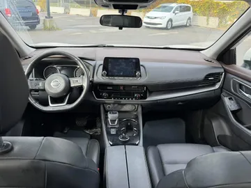 2021 Nissan Rogue - image 10