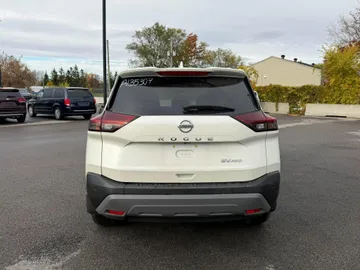 2021 Nissan Rogue - image 6