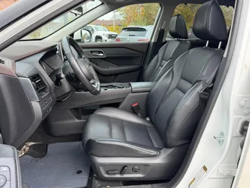2021 Nissan Rogue - image 9
