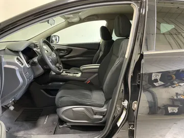 2021 Nissan Murano - image 3