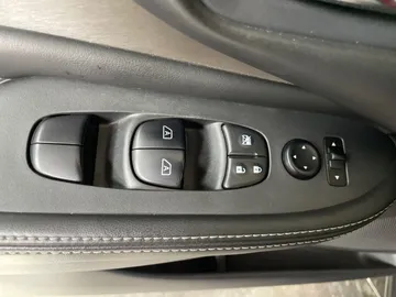 2021 Nissan Murano - image 27