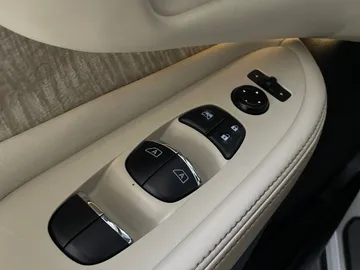 2021 Nissan Murano - image 25
