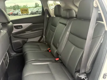 2021 Nissan Murano - image 10