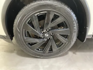 2018 Nissan Murano - image 7