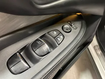 2018 Nissan Murano - image 24