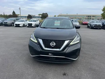 2019 Nissan Murano - image 2
