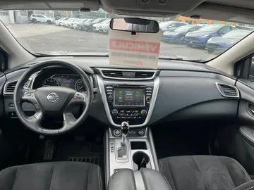 2019 Nissan Murano - image 10