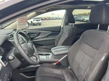 2019 Nissan Murano - image 9