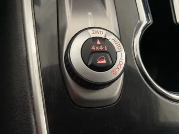 2020 Nissan Pathfinder - image 23