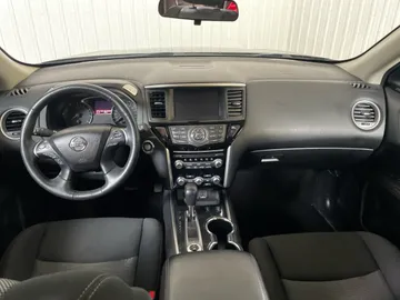 2020 Nissan Pathfinder - image 4