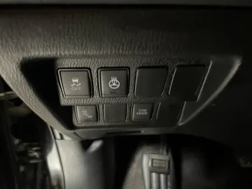 2020 Nissan Pathfinder - image 31