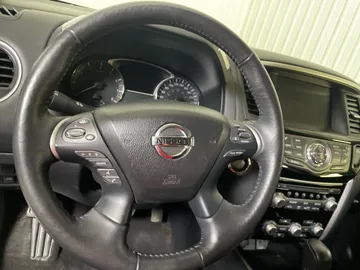 2020 Nissan Pathfinder - image 16