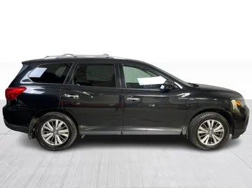 2020 Nissan Pathfinder - image 2