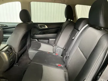 2020 Nissan Pathfinder - image 14
