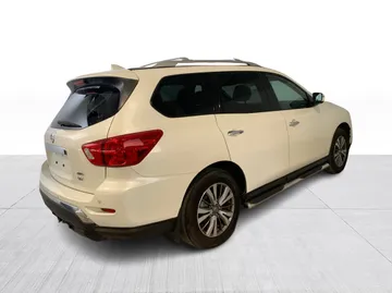2020 Nissan Pathfinder - image 8