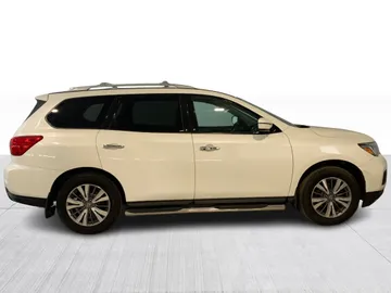 2020 Nissan Pathfinder - image 9