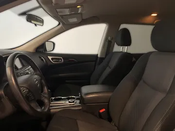 2020 Nissan Pathfinder - image 10