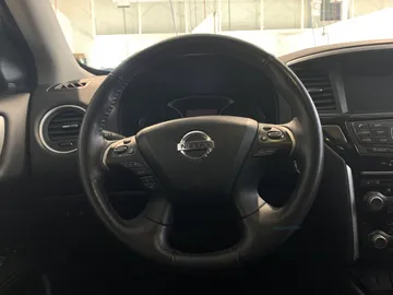 2020 Nissan Pathfinder - image 14